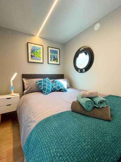 Yarmouth Waterlodge Floating Apartments 2 Exterior foto