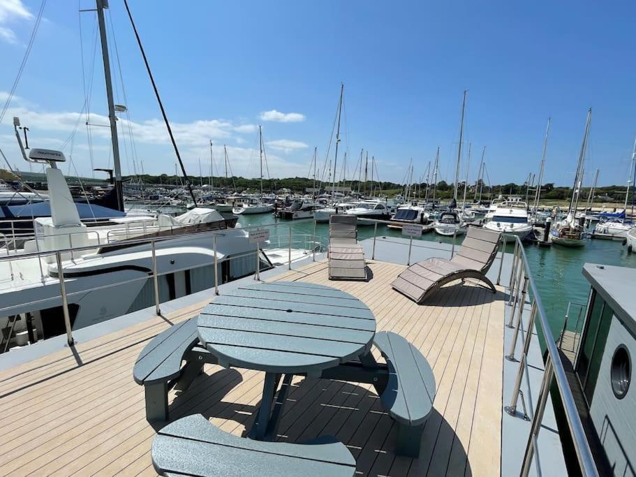 Yarmouth Waterlodge Floating Apartments 2 Exterior foto